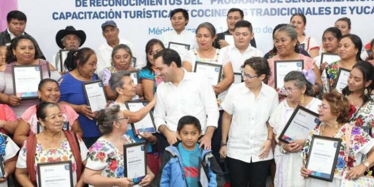 Culmina con éxito el primer Programa de Sensibilización y Capacitación Turística de Cocineras y Cocineros Tradicionales de Yucatán