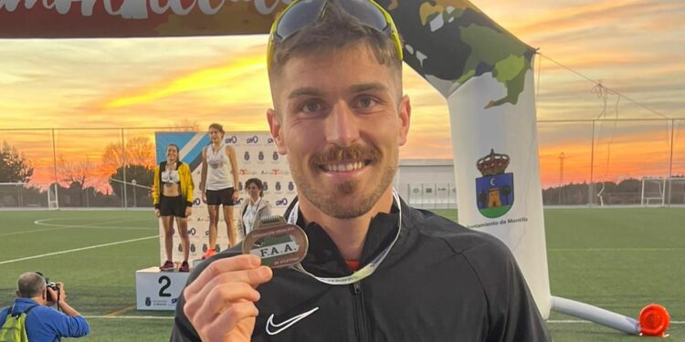 Domi Gil, campeón de Andalucía de Fondo en 10.000 metros