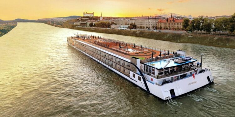 Dos barcos nuevos de AmaWaterways para cruceros fluviales por el Rio Magdalena, Colombia