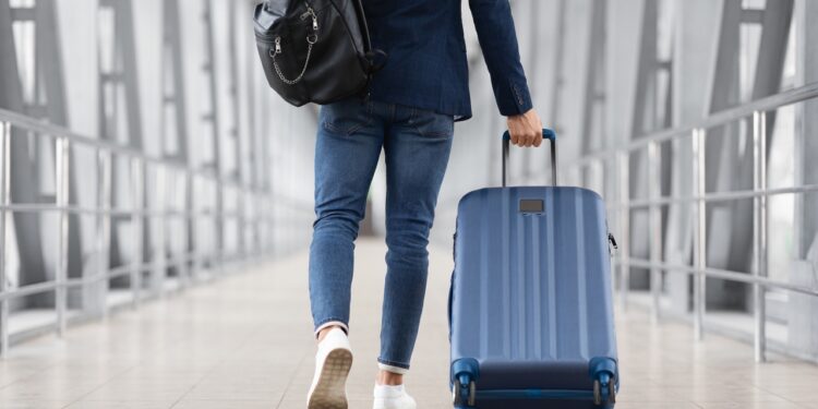 El mejor día para viajar en avión esta Semana Santa 2023 y ahorrar dinero
