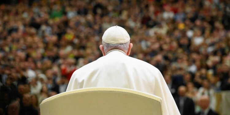 El papado de Francisco, en fotos: la fumata blanca, sus viajes y la despedida a Benedicto XVI