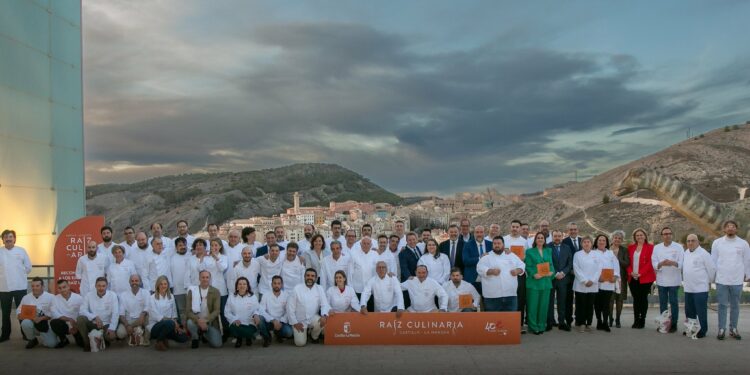 Emiliano García-Page anuncia una orden específica de ayudas para quienes tengan el distintivo gastronómico de excelencia ‘Raíz Culinaria’