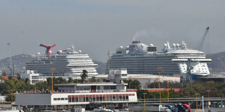 En dos días arriban cuatro cruceros turísticos a Mazatlán