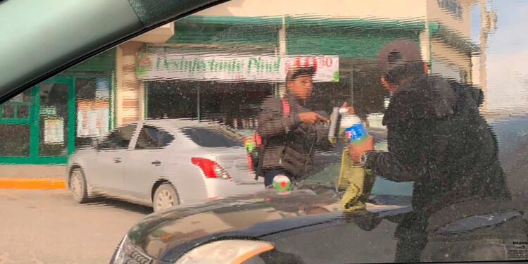 Encuestan a migrantes que “trabajan” en cruceros