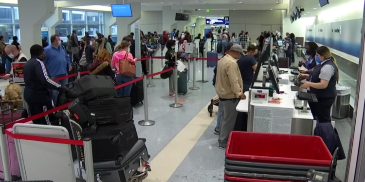 Esperan ”casa llena” en los aeropuertos del Metroplex por las vacaciones de primavera – Telemundo Dallas (39)