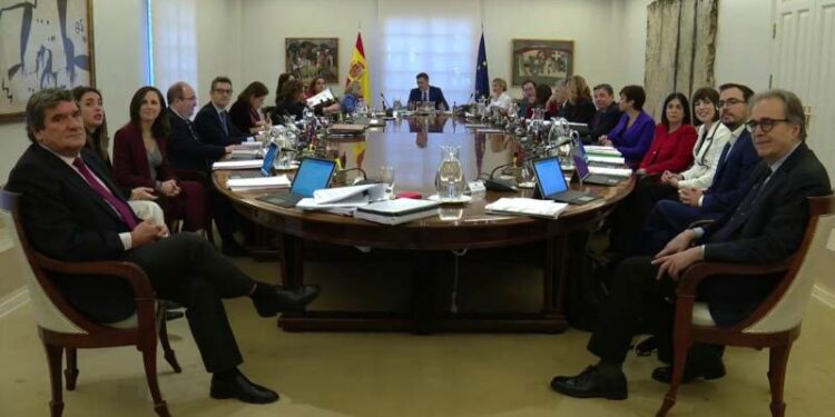 El Gobierno aprueba un aumento de 70.000 plazas para los viajes del Imserso