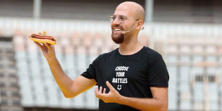 Heura, el enigmático 'pollo vegano' en el que invierten futbolistas y Broncano, es una máquina de perder dinero