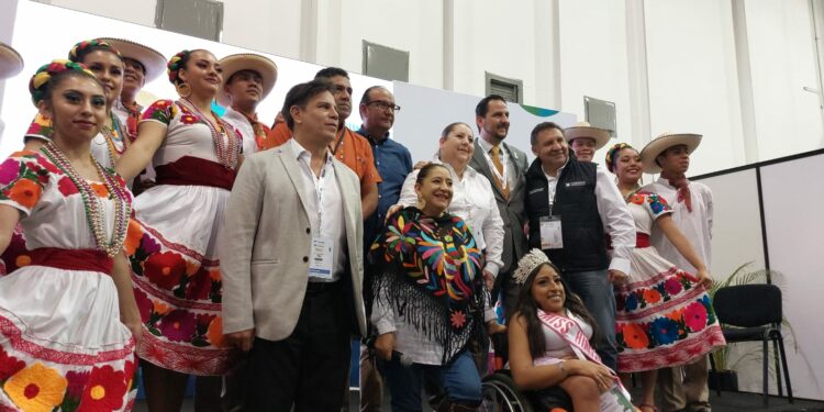 Firma de convenio entre Hidalgo y CDMX. Foto: Alberto López