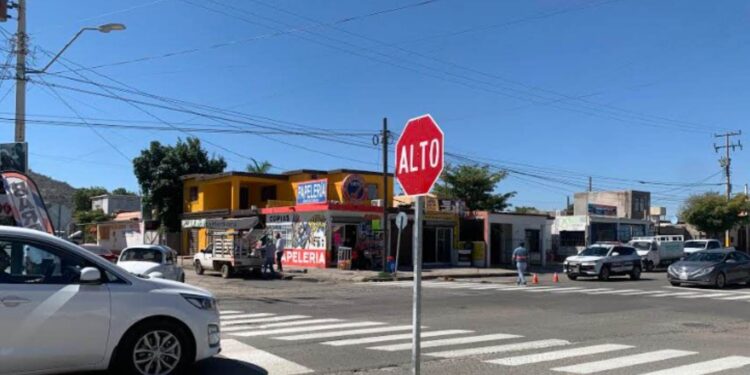 Instalan 4 altos en crucero donde atropellaron a mujer y menores, al sur de Hermosillo