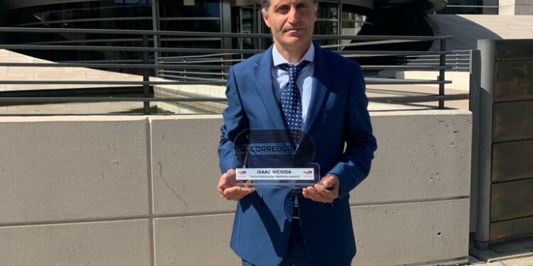 Isaac Viciosa recibe el premio “Gesta histórica del atletismo español” 