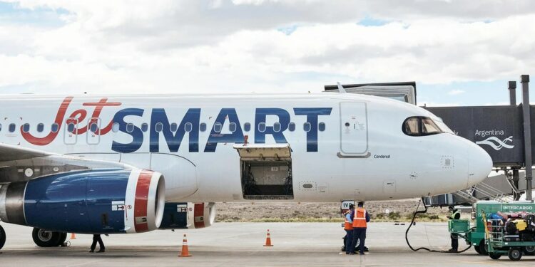 JetSmart operaría 27 rutas en Colombia y cubriría el 20% del mercado de bajo costo
