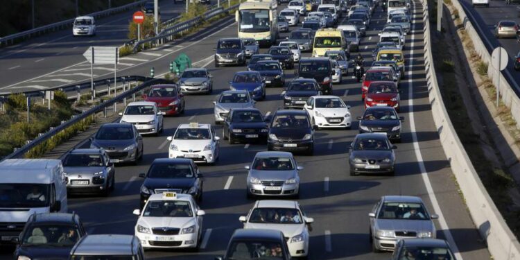 La DGT prevé cinco millones de viajes por carretera por el Puente de San José | España
