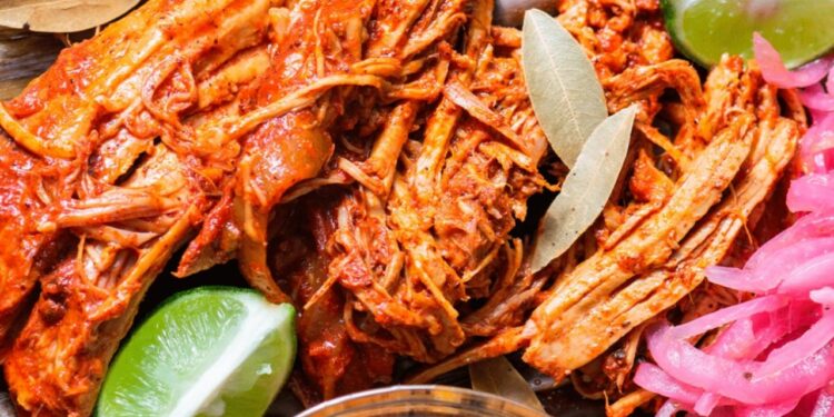 La cochinita pibil, uno de los 50 mejores platillos del ranking “Street Foods in the World 2023”