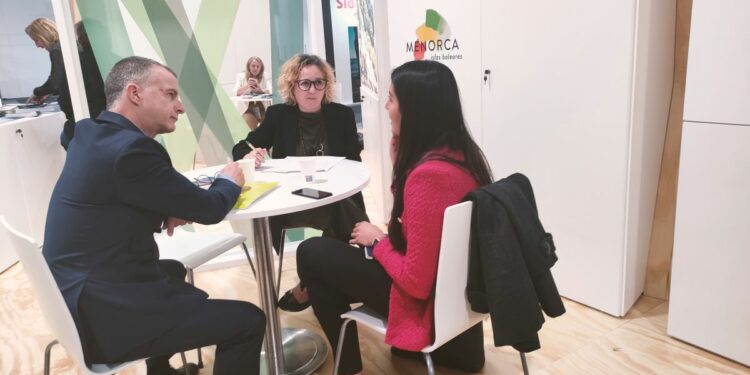 Reuniones en el stand de Menorca en la ITB