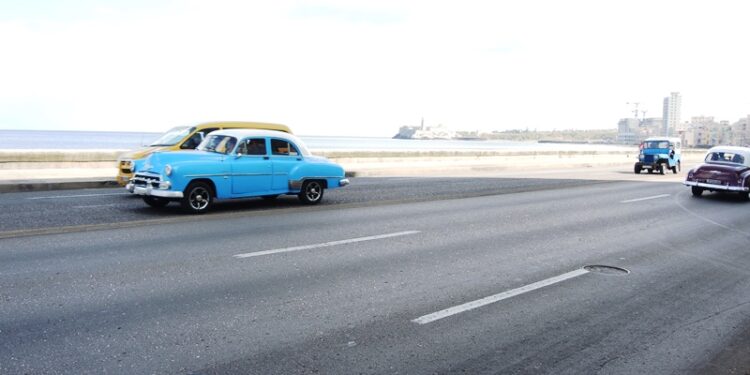 La novia del medio día: mis viajes a Cuba