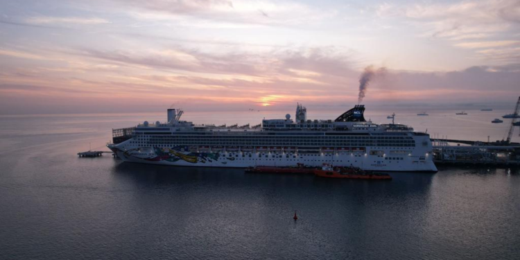 Llegan a Panamá más de 7 mil turistas en cruceros