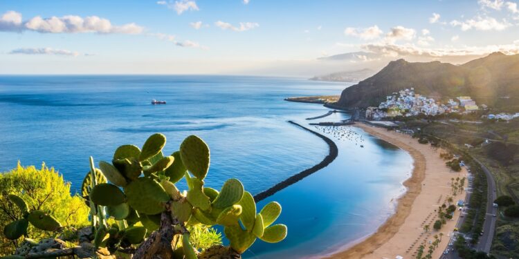 Los destinos más buscados de los españoles para viajar esta Semana Santa 2023