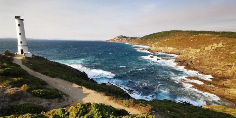 El Faro de Cabo Home en las Rías Baixas de Galicia [(c)Foto: @avistu]