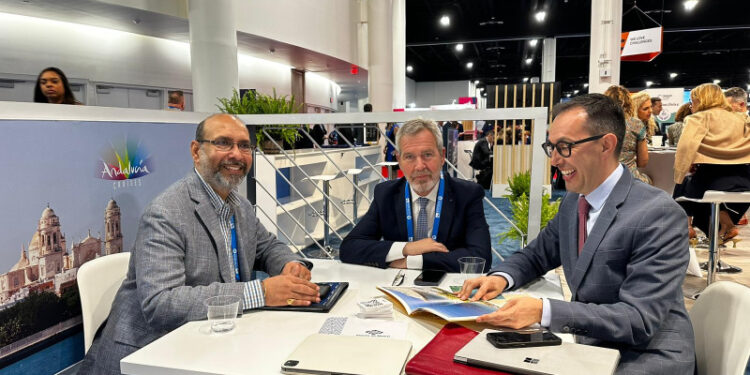 Los puertos españoles exhiben la recuperación del turismo de cruceros en la feria Seatrade Miami