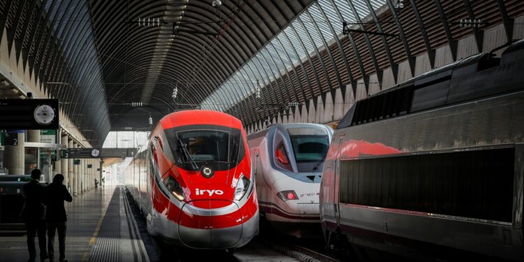 Los viajes en alta velocidad se disparan más de un 300% en Semana Santa en destinos con competencia