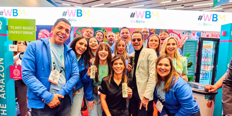 Marc Anthony se presentó en la exposición mundial, Expo West, para celebrar el crecimiento de su producto OCA