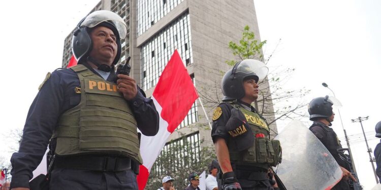 No viajar a Perú "salvo por razones de extrema necesidad"