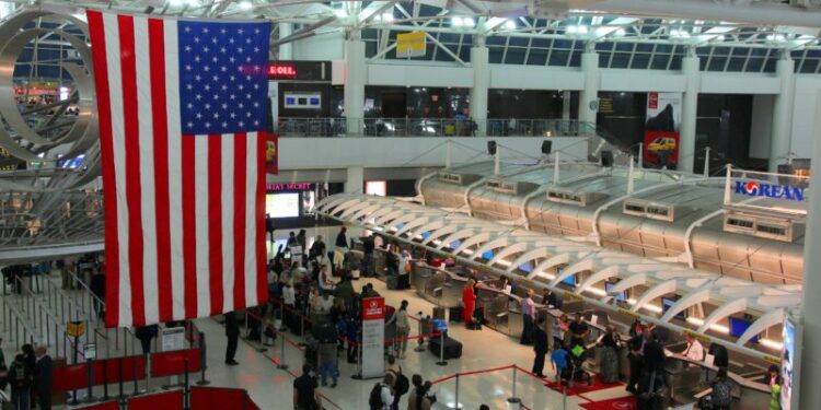Ofrecen aeropuertos de EU condiciones para retener empleados