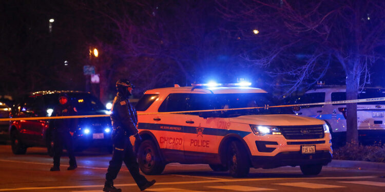 Pasajero de viajes compartidos resulta herido tras tiroteo al Sur de Chicago