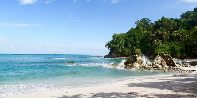 Playa de Manuel Antonio seleccionada entre las 25 mejores playas del mundo según TripAdvisor