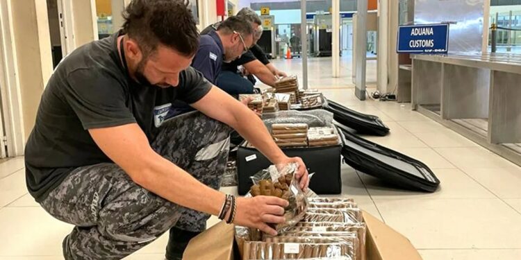 Por el análisis anticipado de pasajeros, detectaron en Ezeiza un contrabando de 4.650 habanos