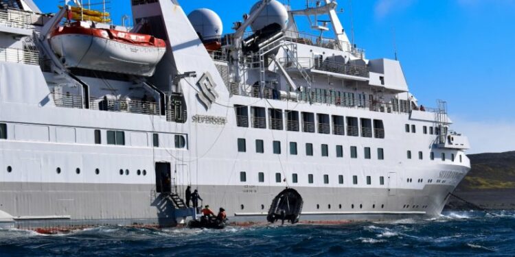 Puerto de Castro recibe escala simultánea de cruceros