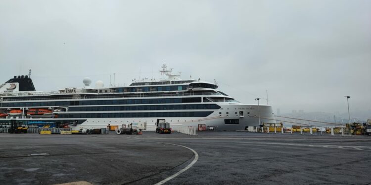 Puerto de Valparaíso recibe por primera vez al Viking Polaris
