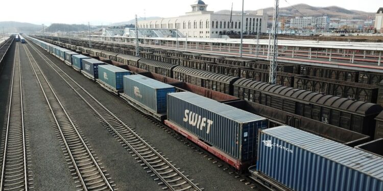 Puerto nororiental chino reporta 2.000 viajes de trenes de carga China-Europa