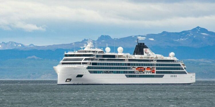 Punta Arenas recibe visita del crucero Viking Polaris