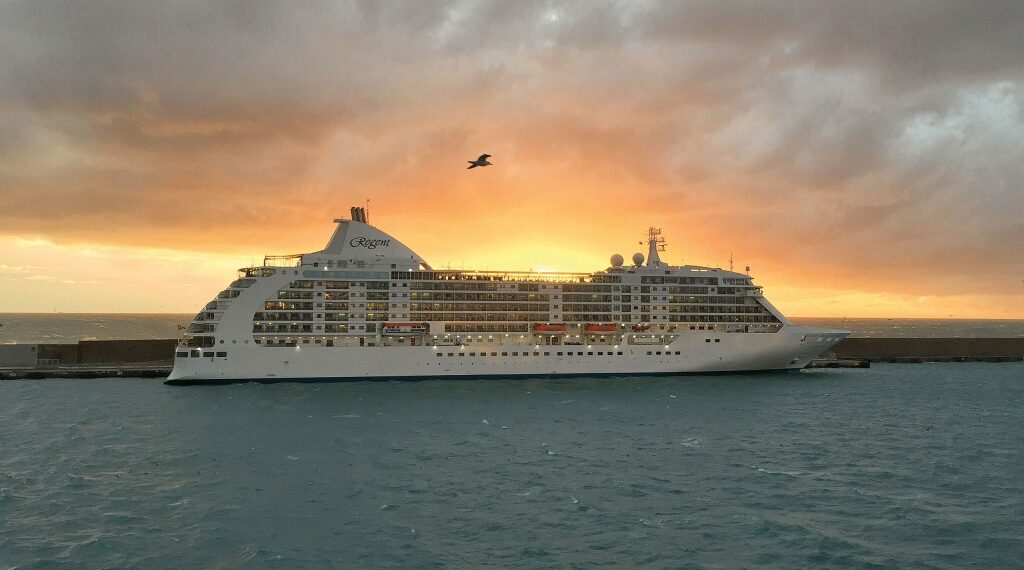 Regent Seven Seas Cruises te lleva por 41 países en 154 noches