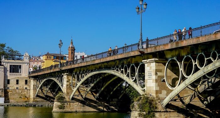Ruta turística por Triana y reflejo de la tradición alfarera