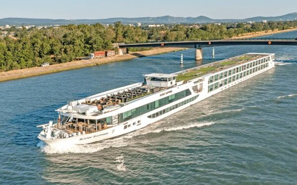 Scenic invita a saborear Burdeos en un crucero con Raymond Blanc