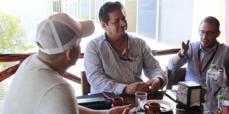 Sostiene Sectur Acapulco reunión con agencia de viajes colombiana