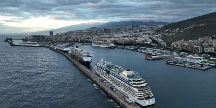 Tenerife recibe marzo con más de 40 escalas de crucero confirmadas