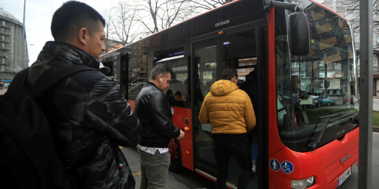 Tranvías Coruña sorteará viajes en bus urbano entre los participantes en su encuesta de satisfacción
