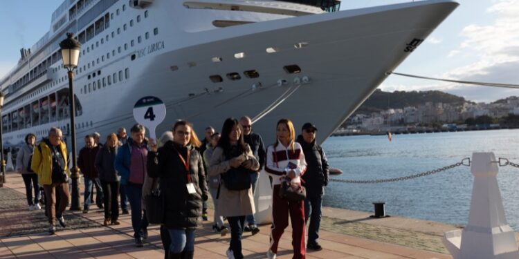 Unos 1.800 turistas llegarán a Ceuta el domingo a bordo del 'MSC Lírica'