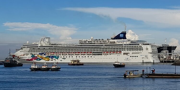 Unos 7 mil turistas vuelven en cruceros a los puertos panameños