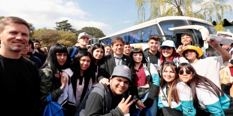 Viajes de egresados bonaerenses: ya se inscribieron más de 100 mil estudiantes para la edición 2023