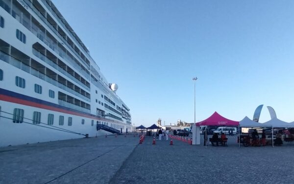 Viking Octantis y Roald Amundsen cerrarán temporada de cruceros en Iquique