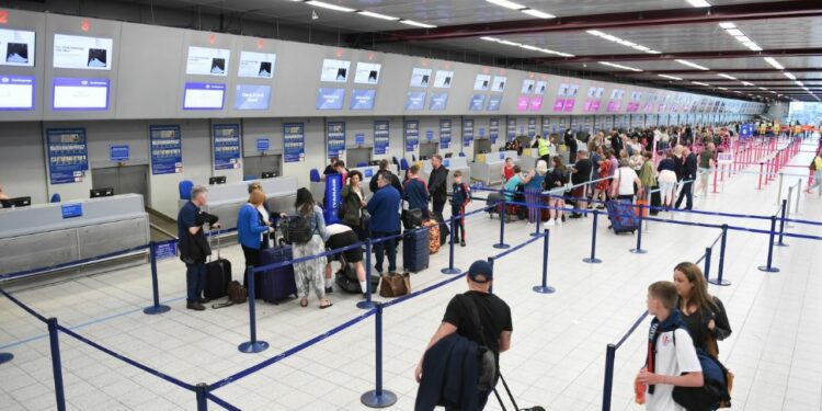 Visa de Turista: ¿Qué hacer si me pasan al segundo cuarto de migración antes de entrar a EU?