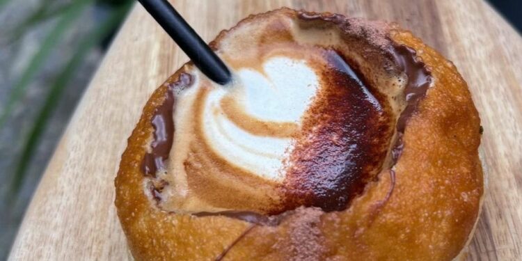 el donut relleno de café viral en Londres