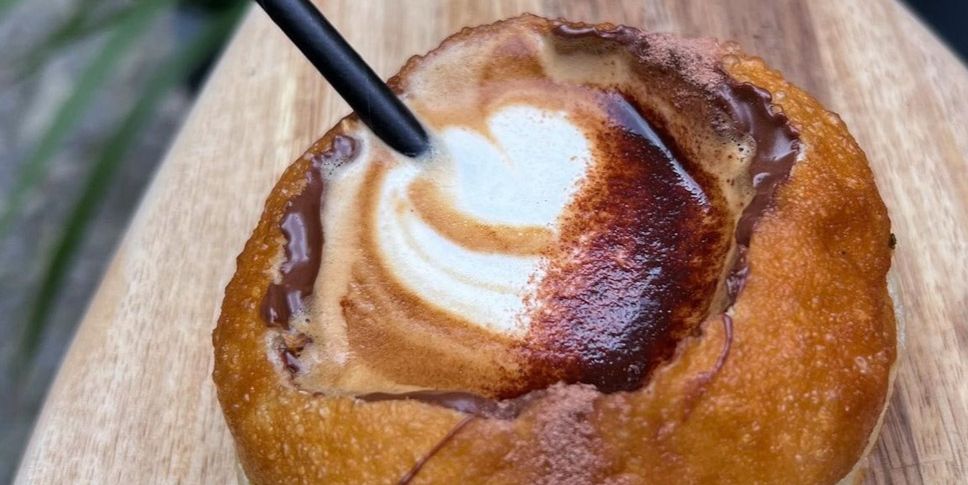 el donut relleno de café viral en Londres