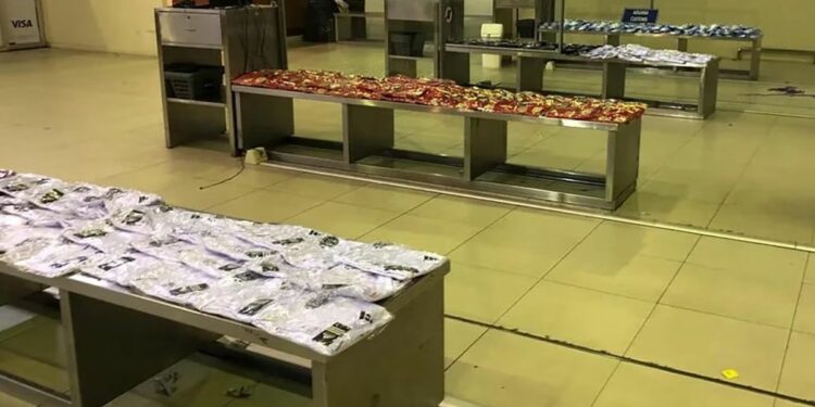 Las camisetas que fueron incautadas en el Aeropuerto de Ezeiza.