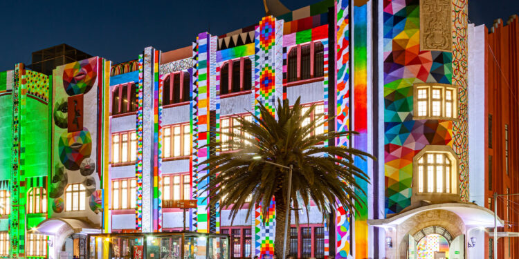 La experiencia inmersa “Metamorfosis” de Okuda San Miguel se extendie hasta el 19 de marzo con experiencia gastronomica
