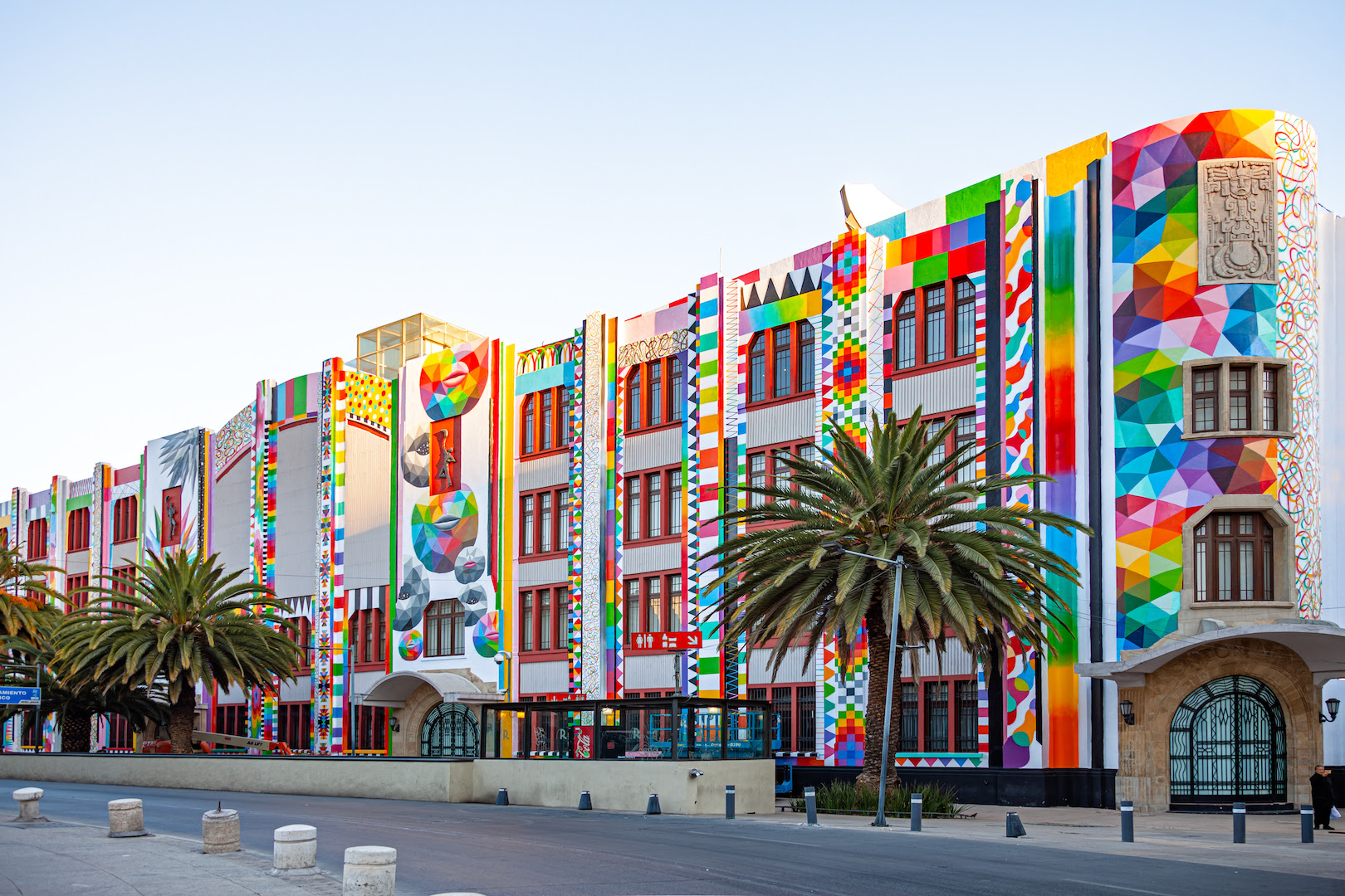 Una mirada a las piezas de “Metamorfosis” de Okuda en San Miguel de Allende, esta ultima semana